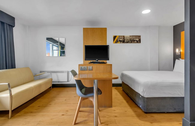 Roomzzz Leeds City West - Foto 9