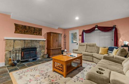 Serenity Views Retreat - Close to City and Parkway! - Foto 44