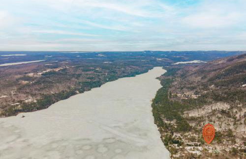 Thomas Trail - Game Room, Fire Pit, 1 min to Ski Mountain & Shared Beach! - Foto 60