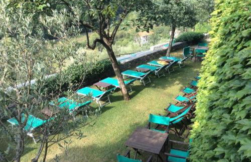 Stunning medieval setting surrounded by mountains - Photo 16