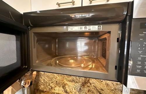 Luxurious and Spacious 2-Bedroom Condo Unit Downtown San Diego in the Heart of the Gaslamp Quarter - 30-Day Min recommended - 14-Day Min acceptable - Foto 12