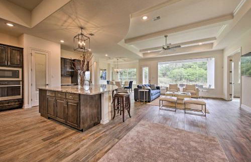 Cascada at Canyon Lake about 1 Mi to Wedding Venues! - Photo 1