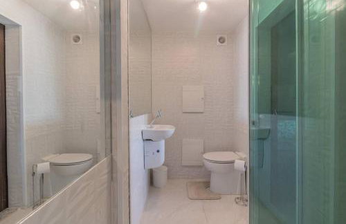 Flat surpreendente 5 pessoas em condomínio moderno 02 suites climatizados - Foto 27