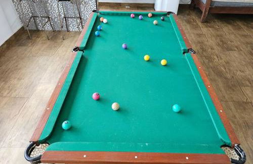 Belíssima Casa a Beira Mar com Piscina Aquecida Cobrado a Parte, 5 Quartos com Ar Condicionado, Amplo Salão de Jogos com Mesas de Bilhar e Pebolim, Amplo Espaço Externo com Churrasqueira em Deck Gourmet Coberto frente a Piscina,Tudo isso á Beira Mar - Photo 28