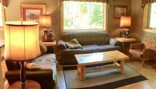 Cozy and Spacious Log Cabin Rental near Burt Lake State Park in Michigan - Foto 2
