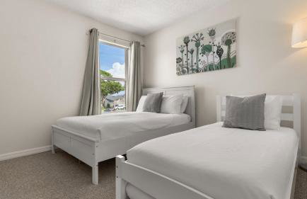 Upstay 3BR Family-Friendly Stylish Retreat w Patio - Foto 27