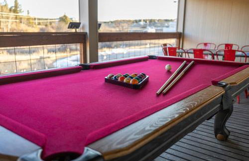 Fireside Haven - Hot Tub & Downtown Walkable - Foto 3