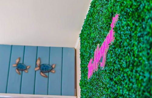 Four Bed Home with Pool Game Room Bar Near Beach - Foto 26