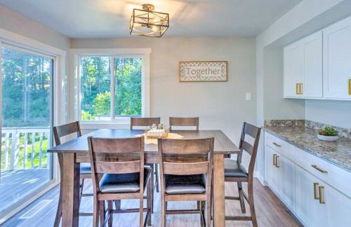 Lakeside Lacey Gem with Sauna and Private Dock - Foto 14