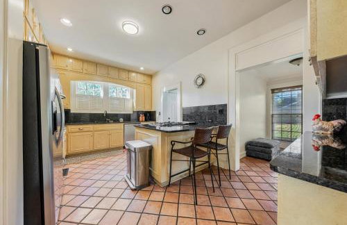 Group Getaway in a Grand Historic Home 15 minutes to Fort Benning Sleeps 10 - Foto 8