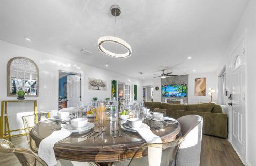 Stunning Gem Home w Heated Salt Pool & Game Room - Foto 28