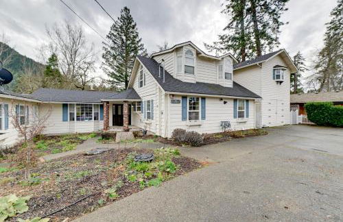 Spacious Grants Pass Home with Hot Tub and River Views - Foto 32