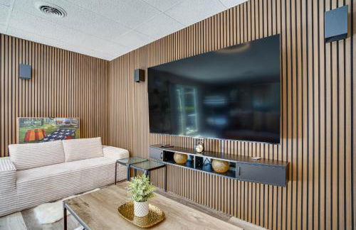 9 Mi to Shore Home with Hot Tub in Howards Grove! - Foto 5