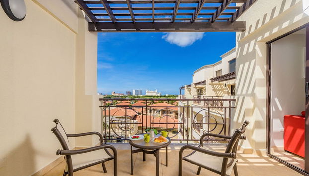 1BR 2BA Corner Condo on Top Floor w Amazing Views - Foto 2, Habitación