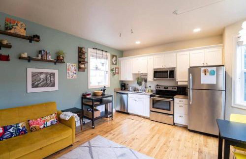 Adorable Cozy House with Parking and Loft! - Foto 55