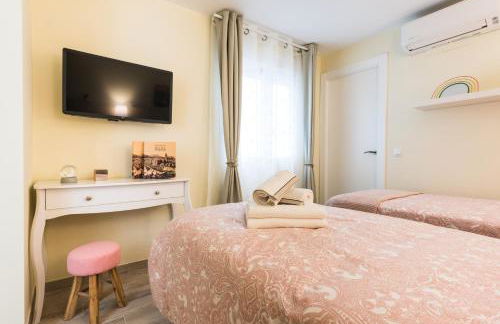 Malaga Centre Apartment with Parking - Photo 17