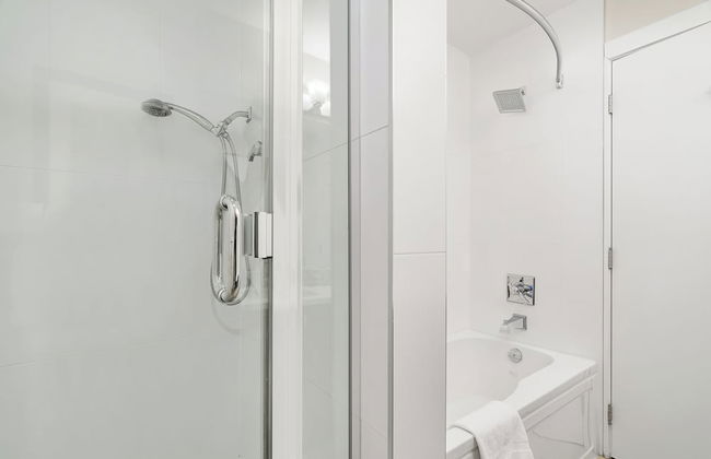 Harmony Haven 2BR Lakefront Suite - Photo 45