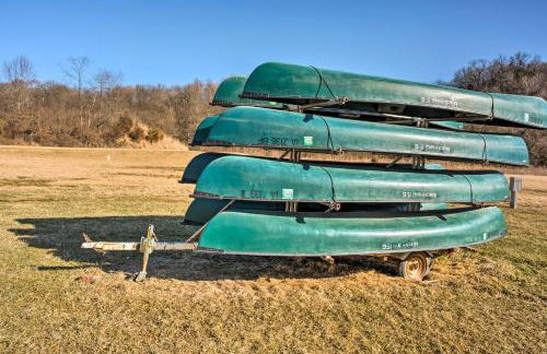 The Burgundy Cabin Iowa Retreat Pond and Fire Pit - Foto 20