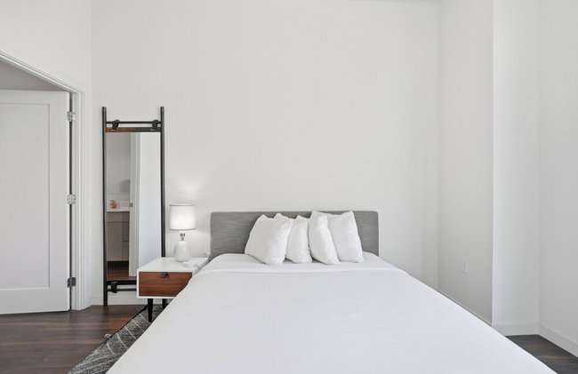 Placemakr Marymount Ballston - Photo 56