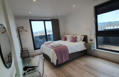 Central Penthouse with Hot Tub & Views 24 Cheltenham - Photo 18