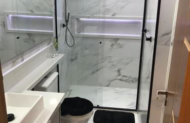 Apto aconchegante vista mar , tv, wifi e ar - Praia São Vicente - Foto 12