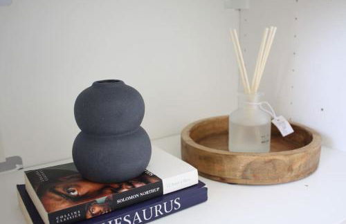 Spacious 2 Bed 2 Bath Apartment & Free Parking - LGW 10min drive - Foto 10