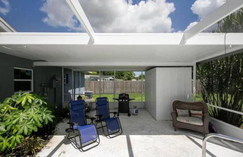 Relaxing Pool Side Home Near IMG - Foto 23