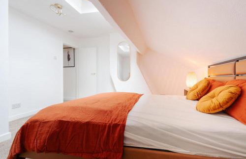 Liverpool Luxe Retreat 3 Bedroom House Next to Everton Stadium - Photo 23