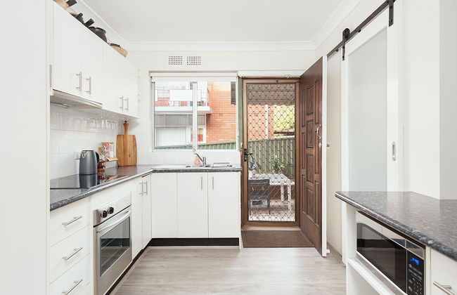 Comfy & Convenient Homebush West - Photo 9