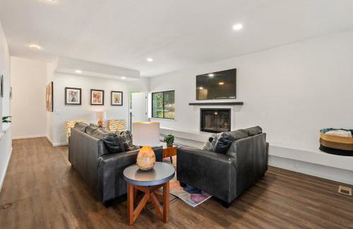 Mid-Mod Hilltop Retreat Views & Local Wildlife - Foto 9