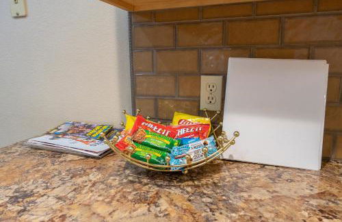 2BR Penthouse Condo - 2 Pools - Close to the Strip - Stairs Required - FREE TICKETS INCLUDED - FHC-24 - Foto 9