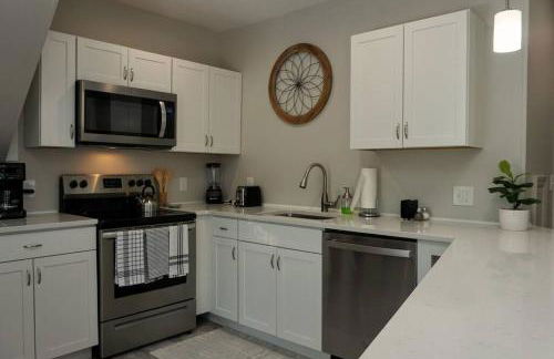 Majestic Lakeview Duplex Apt for 8! Fully furnished and ready for your getaway! - Foto 12