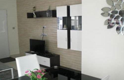 A modern villa with a large solari - Photo 5