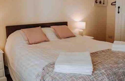 1 Courtyard cottage with hot tub and walled garden - Foto 14