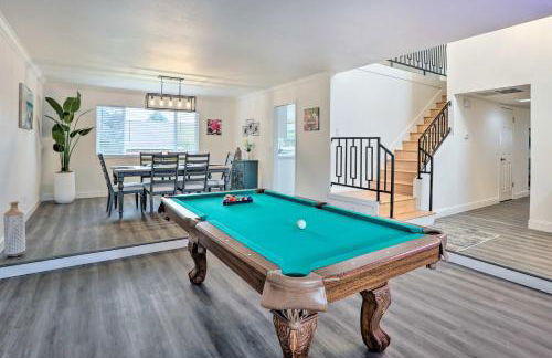 Relax Fireside and Play Pool! Home 4 Mi to Dtwn Reno - Foto 4