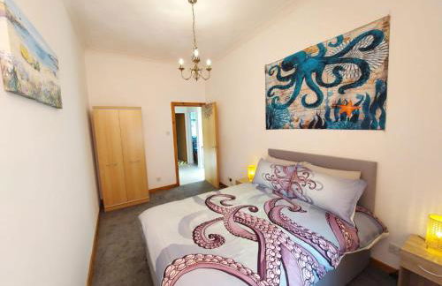 The Octopus - at Largs Town Centre with Private Parking - Foto 7