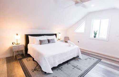 Rustic Luxe Creekside Retreat with Hot Tub and Fire Pit, Minutes From Hudson - Foto 28