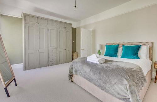 Balham near Tube Victorian House 4 Bedrooms 9 beds - Photo 11