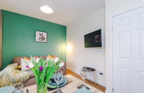 3BR Home Sleeps 6 Perfect for Short and Long Term Stays - Foto 24