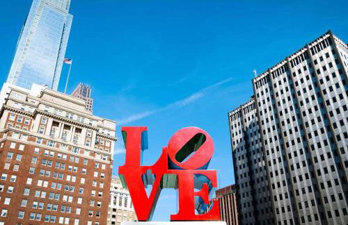 Spacious 3BR Oasis with Patio & Arcade Fun in Philly - Foto 53