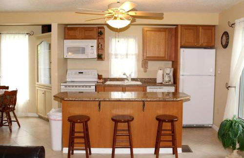 A-Frame Cabin Rental with Spacious Deck Overlooking the Cotee River, Florida - Foto 3