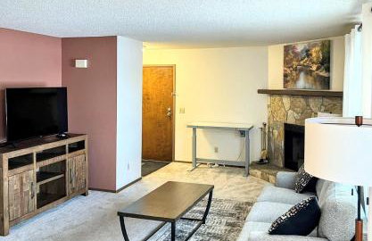 Spacious Downtown 2-bdrm Apartment - Photo 24