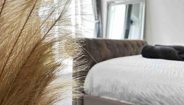 Spacious Southampton City Apartment with Courtyard - Foto 5