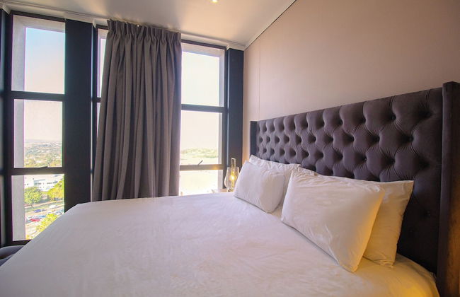 Sandton Smart Apartment Thirty-One - Photo 2
