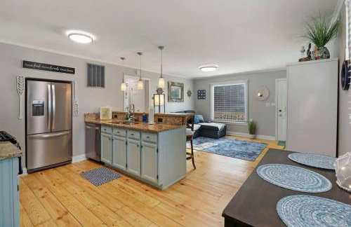 Cute & Cozy Lakeview House on Chain O Lakes with Hot Tub Option - Foto 12