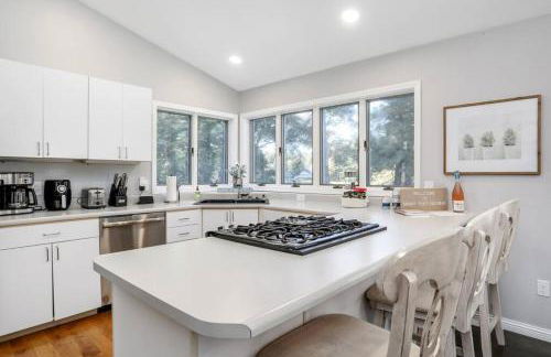 Lakefront Luxury with Private Beach, Sleeps 14 - Foto 41