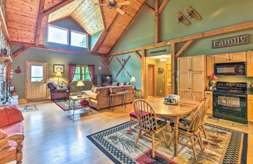 Slaty Fork Escape with Mountain View and Hot Tub! - Foto 8