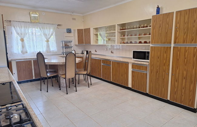 Charming 6-bed House With Swimming Pool in Harare - Foto 18