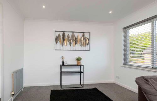 LANGLEY HOUSE Free Parking central LOCATION 5 bed all double with smart TV 3 BATHROOMS Loved by TRADES teams ideal for LONG STAYS contact langley cottages and apartments - Foto 32