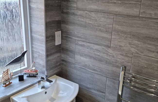 360 Serviced Accommodations - Waterfront Retreat - Modern Apartment - Foto 10